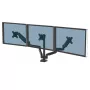 Fellowes Platinum Series triguba monitoriaus rankena – Monitoriaus laikiklis trims 7 kg, 27 colių ekranams – Reguliuojamas trigubas monitoriaus stalinis laikiklis – Pasvirimas 45°, pasukimas 180°, apsukimas 360°, sukimasis 360°, VESA 75 x 75/100 x 100 – Juoda