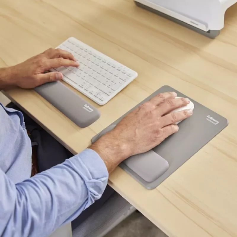 Fellowes klaviatūros riešo atrama Breyta Compact klaviatūros riešo atrama su antibakterine apsauga ergonominė riešo atrama pilka