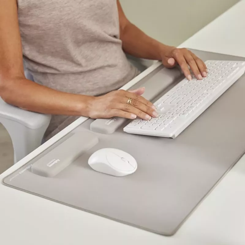 Fellowes klaviatūros riešo atrama Breyta klaviatūros riešo atrama su antibakterine apsauga ergonominė riešo atrama smėlio spalvos