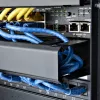 StarTech.com Horizontalus 1U serverio stovo kabelių valdymo pirštinis latakas su dangčiu - 19 colių tinklo stovo laidų latako skydas - plyšinis laidų latakas