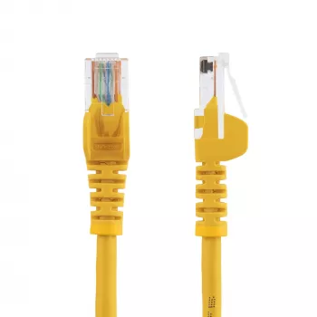 StarTech.com Cat5e komutacinis kabelis su nusmailintais RJ45 jungtimis – 1 m, geltonas