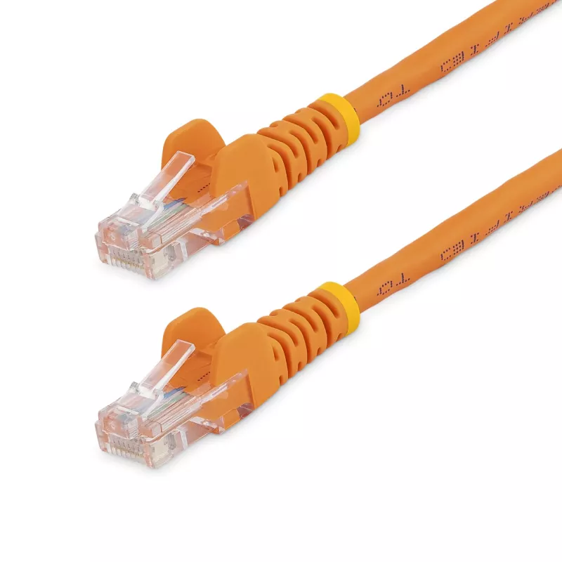 StarTech.com Cat5e eterneto komutacinis kabelis su bekliūčiais RJ45 jungtimis – 0,5 m, oranžinis