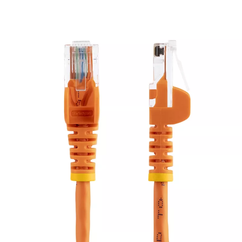 StarTech.com Cat5e eterneto komutacinis kabelis su bekliūčiais RJ45 jungtimis – 0,5 m, oranžinis