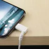 StarTech.com 1 m patvarus USB A – Lightning laidas, baltas, 90° kampu, sunkių apkrovų, sustiprintas aramidiniu pluoštu, USB Type A – Lightning įkrovimo / sinchronizavimo laidas, Apple MFi sertifikuotas – iPhone