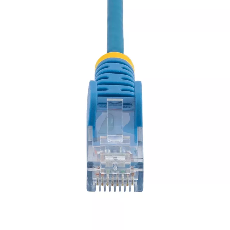 StarTech.com 2.5 m CAT6 laidas – plonas – nesipainiojantys RJ45 jungtys – mėlynas