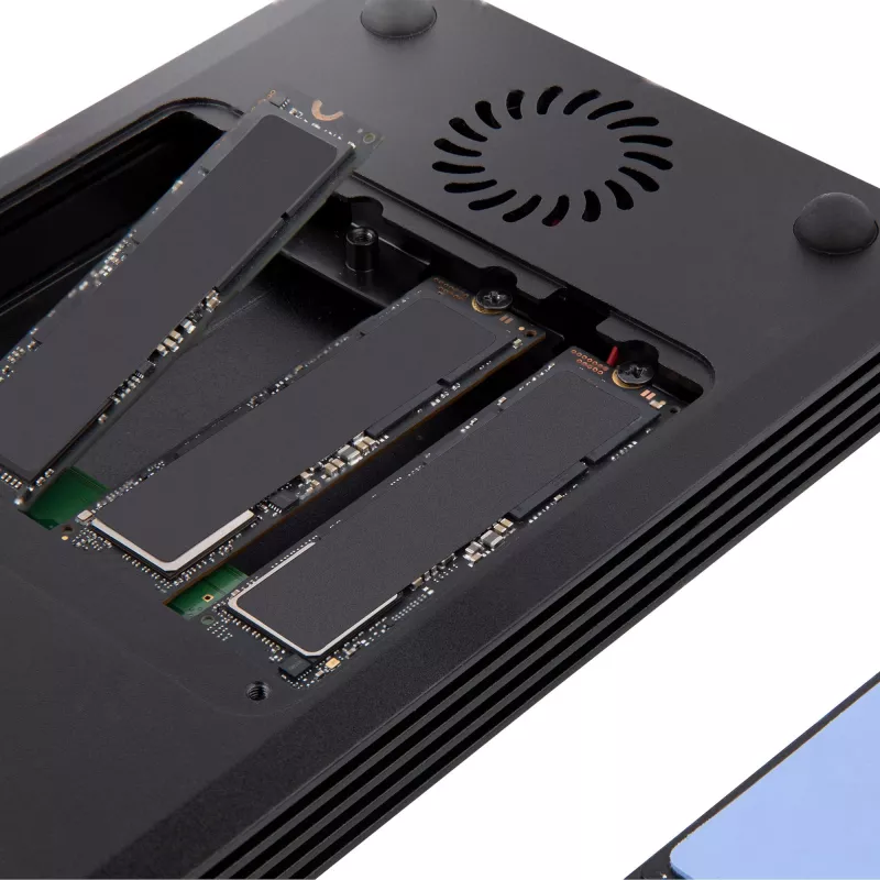 StarTech.com 4 vietų Thunderbolt 3 NVMe korpusas, skirtas M.2 NVMe SSD diskams, 1x DisplayPort vaizdo / 2x TB3 išvesties prievadai, 40 Gbps, 72 W maitinimo blokas, išorinis kietojo disko korpusas