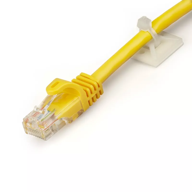 StarTech.com 100 vnt. kabelių surišimo pagrindų su lipnia juosta, skirtų 0,18 col. (4,6 mm) pločio raiščiams – nailono/plastiko užtraukiamų raiščių pagrindai – elektros/tinklo kabelių vyniojimo laikikliai / 94V-2 ugniai atsparūs ir UL sertifikuoti TAA