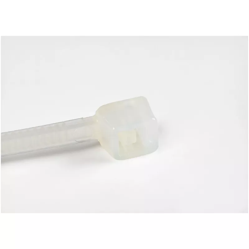 StarTech.com 4 colių (10 cm) kabelių raiščiai – 1/16 colio (2 mm) pločio, 7/8 colio (22 mm) ryšulio skersmuo, 18 svarų (8 kg) tempiamasis stipris, nailoniniai, savaime užsifiksuojantys užtraukiami raiščiai lenktu antgaliu – 94V-2 / UL sąraše, 100 vnt. pakuotė – balti
