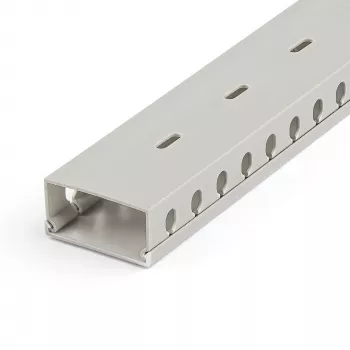 StarTech.com Open Slot kabelių valdymo kanalas su dangteliu, 2 col.(50mm) P x 1 col.(25mm) A – 6,5 pėd.(2m) ilgio – 1/4 col.(8mm) plyšiai, PVC tinklo kabelių slėptuvas/sieninis laidų lovelis, talpina iki 25 kabelių, UL sąraše