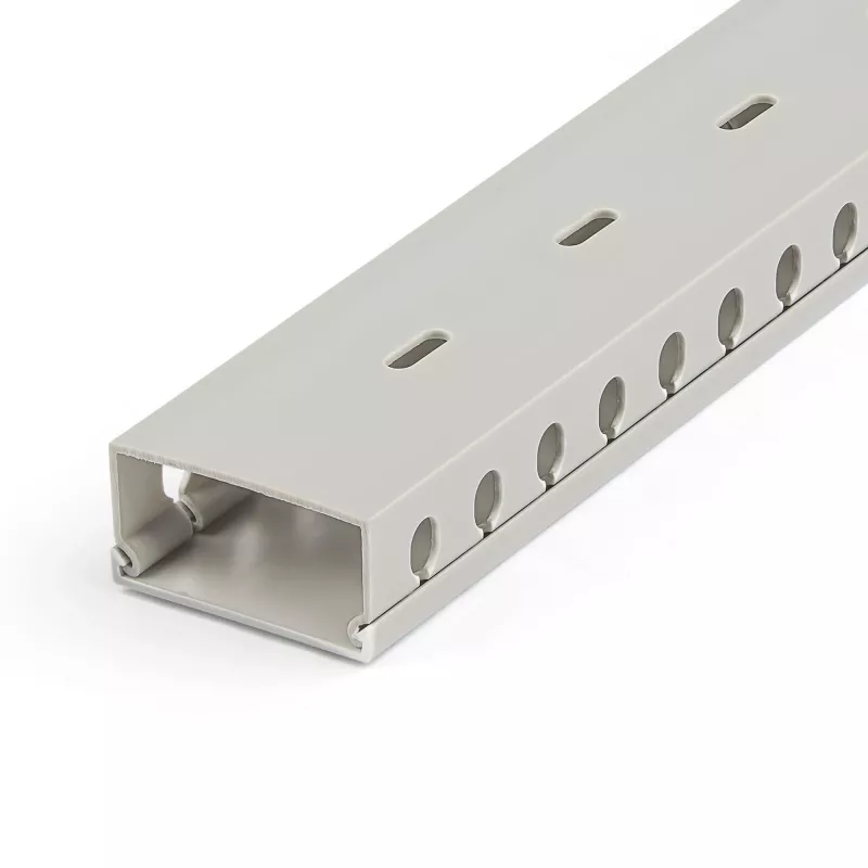 StarTech.com Open Slot kabelių valdymo kanalas su dangteliu, 2 col.(50mm) P x 1 col.(25mm) A – 6,5 pėd.(2m) ilgio – 1/4 col.(8mm) plyšiai, PVC tinklo kabelių slėptuvas/sieninis laidų lovelis, talpina iki 25 kabelių, UL sąraše