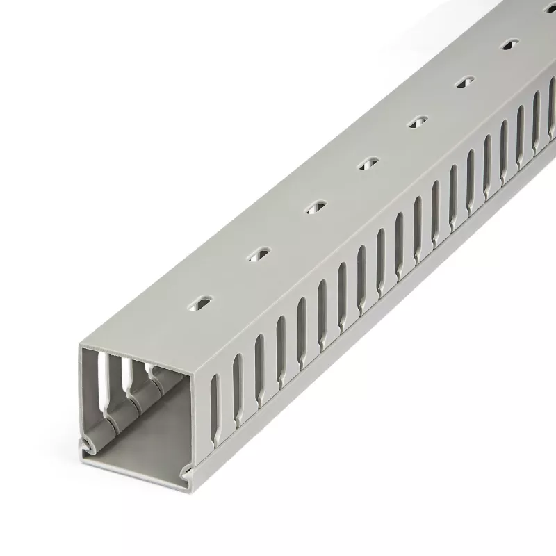 StarTech.com atvirų angų kabelių trasos kanalas su dangteliu, 2 col.(50 mm) P x 2 col.(50 mm) A – 6,5 pėd.(2 m) ilgio – 1/4 col.(8 mm) angos, PVC tinklo kabelių slėptuvas/sieninis laidų lovelis, iki 80 kabelių, UL sąrašuose