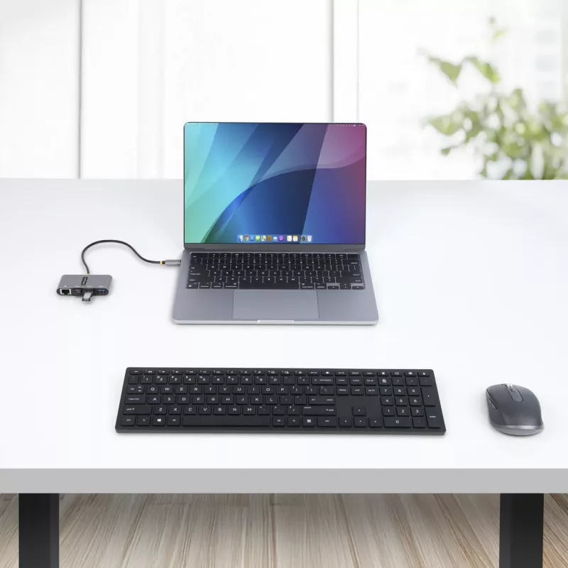 StarTech.com 3 prievadų USB-C šakotuvas su eterneto prievadu - 3x USB-A - Gigabit Ethernet - USB 3.0 5 Gbps - maitinamas per USB - 30 cm integruotas USB-C laidas - Gigabit Ethernet - nešiojamas USB-C į USB-A šakotuvas