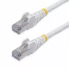 StarTech.com 1 m baltas CAT8 eterneto kabelis, neužkabinamas RJ45, 25G/40G, 2000 MHz, 100 W PoE++, S/FTP, 26AWG gryno pliko vario laidas, LSZH, ekranuotas tinklo kabelis su įtempimo sumažinimais, individualiai išbandytas