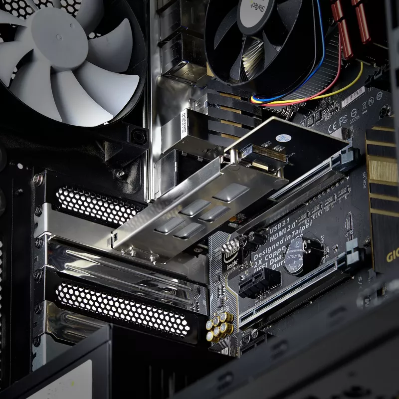 StarTech.com M.2 NVMe SSD į PCIe x4 mobilųjį stovą / galinę plokštę su išimamu dėklu, skirtu PCI Express išplėtimo lizdui, montavimas be įrankių, PCIe 4.0/3.0 karšto keitimo diskų skyrius, raktinis užraktas – pridedami 2 raktai