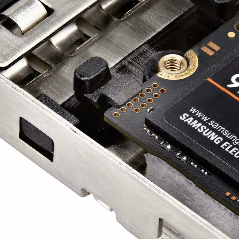 StarTech.com TR-M2-REMOVABLE-PCIE diskų dėklo skydelis Laikmenų dėklas Juoda, Sidabrinė