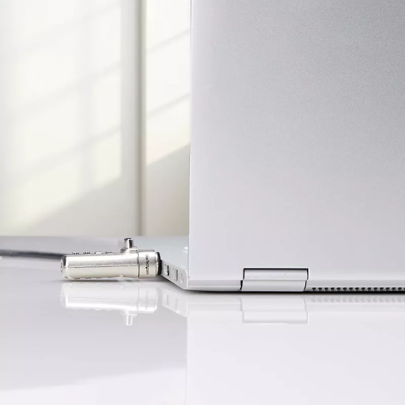 StarTech.com plonas užraktas, suderinamas su Noble Wedge® lizdu, 5 pėdų (1,5 m) fiksavimo kabelis, stalo apsauga nuo vagystės nešiojamam kompiuteriui / ultrabook'ui, atsparus perpjovimui plieninis kabelis, kombinacinė spyna