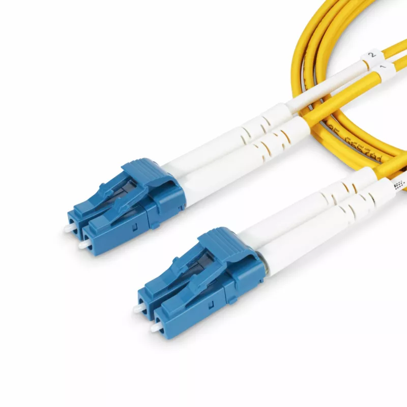 StarTech.com 8 m (26,2 pėd.) LC į LC (UPC) OS2 vienmodis dvipusis šviesolaidinis kabelis, 9/125 µm, 100G, nejautrus lenkimui, mažas įterpimo nuostolis – LSZH šviesolaidinis trumpiklis