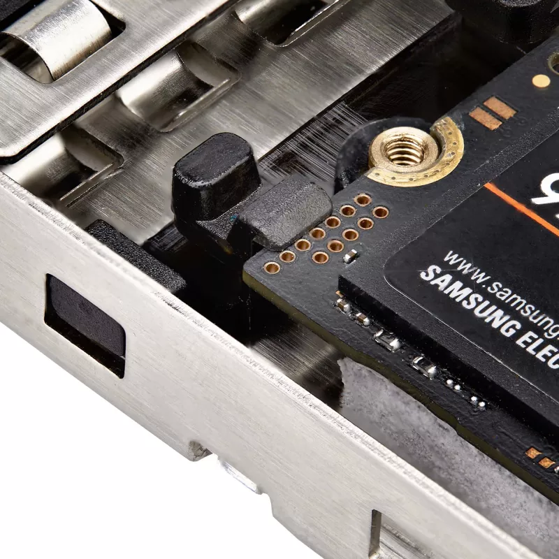 StarTech.com dviejų lizdų M.2 NVMe SSD į PCIe x8 išimamas mobilusis stovas; reikalingas bifurkavimas; montavimas be įrankių, PCIe galinė plokštė su dviem karšto keitimo diskų lizdais