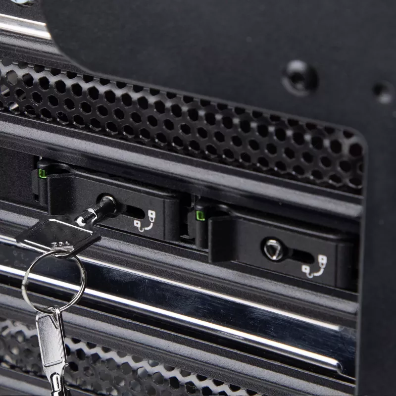 StarTech.com dviejų lizdų M.2 NVMe SSD į PCIe x8 išimamas mobilusis stovas; reikalingas bifurkavimas; montavimas be įrankių, PCIe galinė plokštė su dviem karšto keitimo diskų lizdais