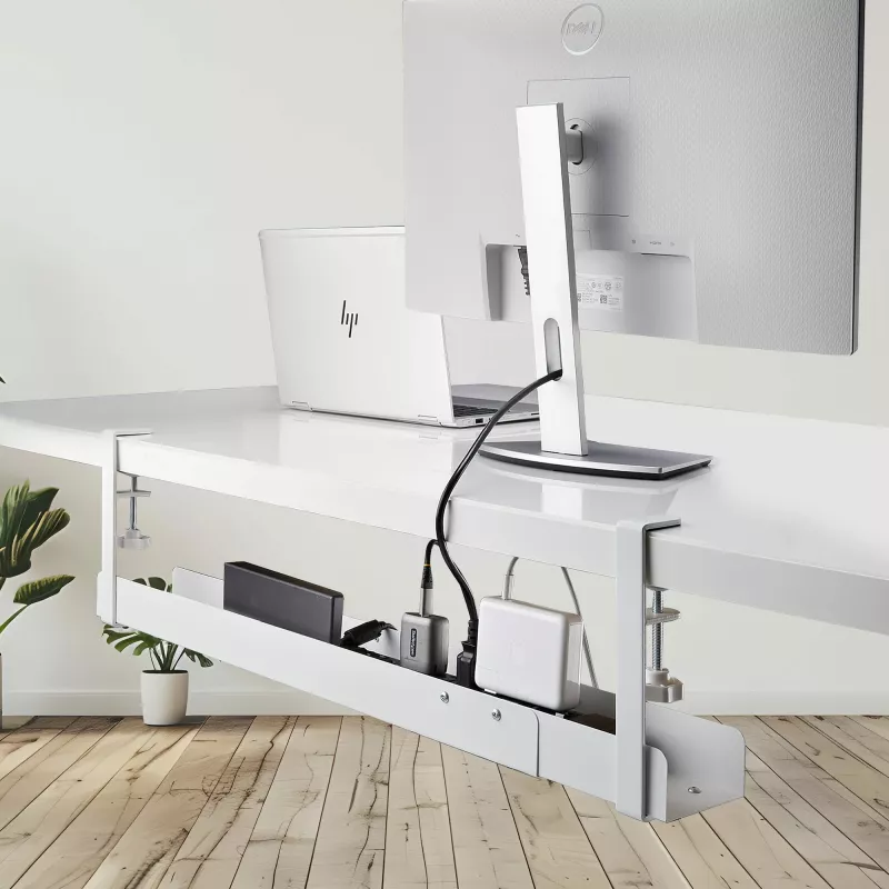 StarTech.com po stalu montuojama kabelių tvarkymo dėklė, ilgio reguliavimas, kabelių tvarkyklė, tvirtinimas spaustukais, gręžti nereikia, maitinimo lizdų laikiklis, balta