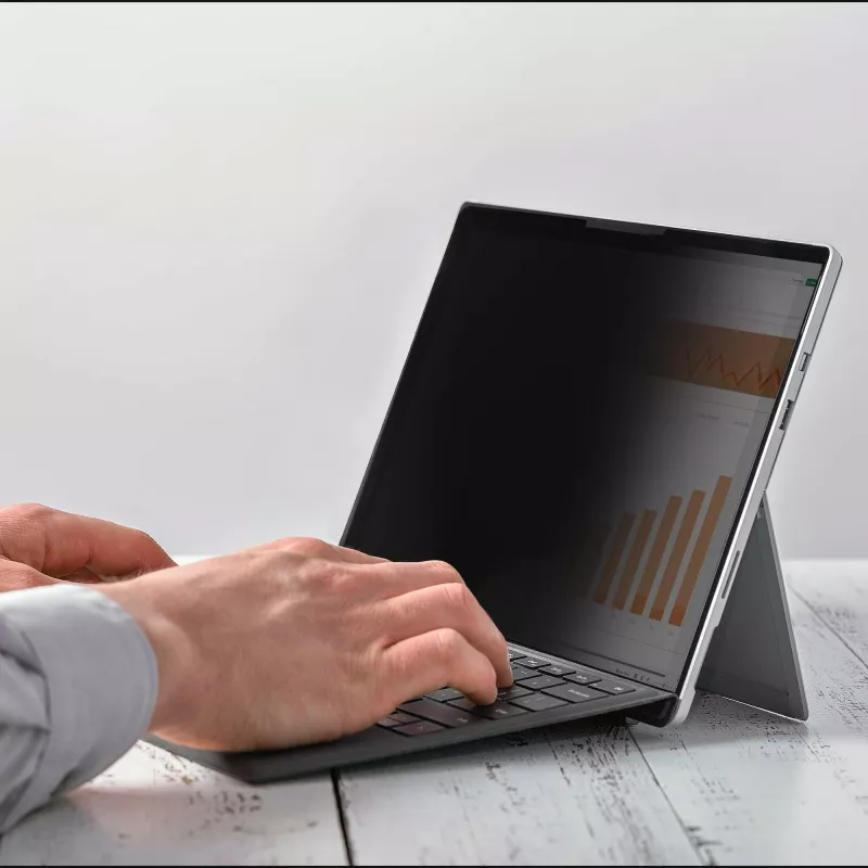 StarTech.com 4 krypčių 12,4 col. Surface Laptop Go 1/2/3 privatumo ekrano filtras, portretas/peizažas, lietimui palaikantis, +/- 30° matymo kampas, mėlynos šviesos mažinimas, matinis paviršius