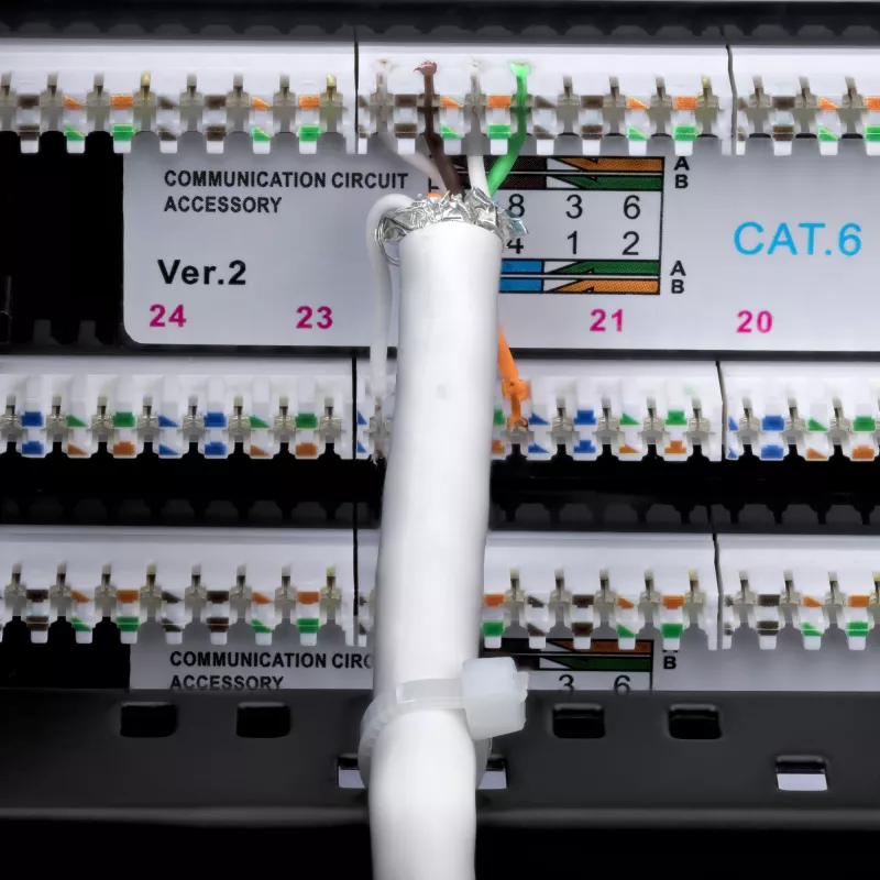 StarTech.com 48 prievadų 2U ant stovo montuojamas Cat6 pataisų skydas, RJ45, UTP, 110 tipo įspaudimas, Cat 6 eterneto pataisų skydas tinklo serverių stovui