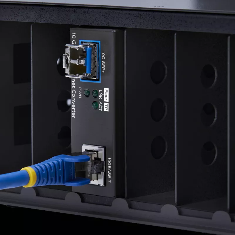 StarTech.com 10GbE SFP+ šviesolaidinis medijos keitiklis, 10 Gigabit Ethernet RJ-45 į 10GBASE-X SFP+, vienmodis, daugiamodis, 16K Jumbo kadrai, TAA atitinkantis