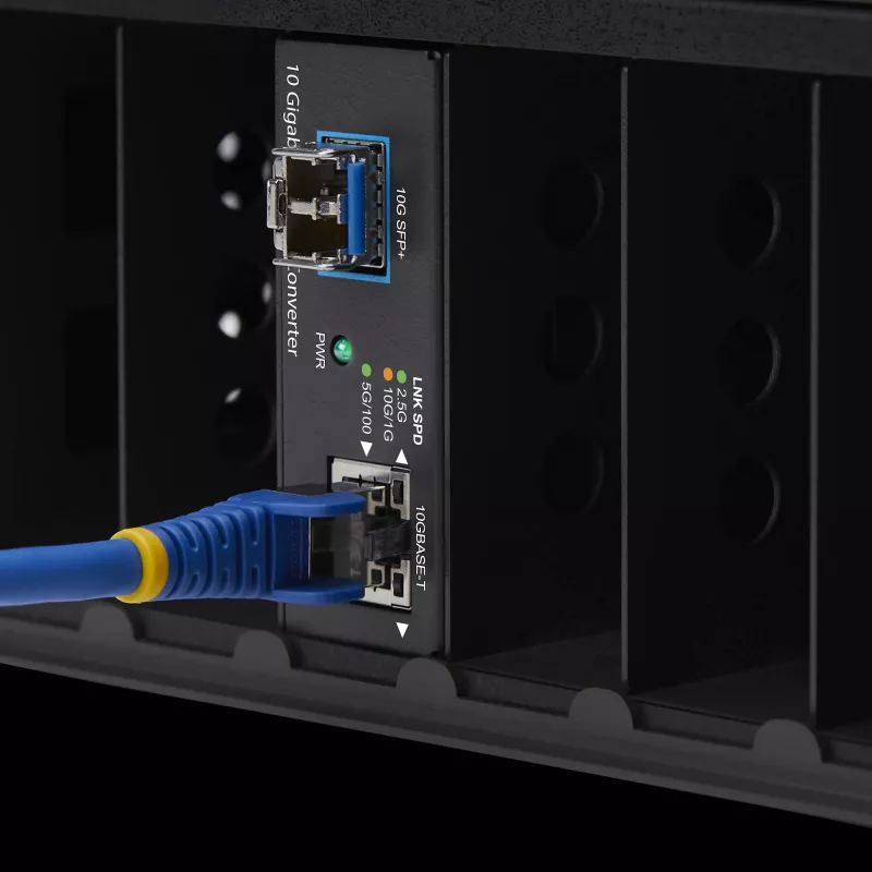 StarTech.com 10GbE Daugiagigabitis Atviro SFP+ Skaidulinis Medijų Keitiklis, 10G/5G/2,5G/1G/100M, Varinis į 10GBASE-X SFP+, Vienmodis, Daugiamodis, 16K Jumbo kadrai, TAA
