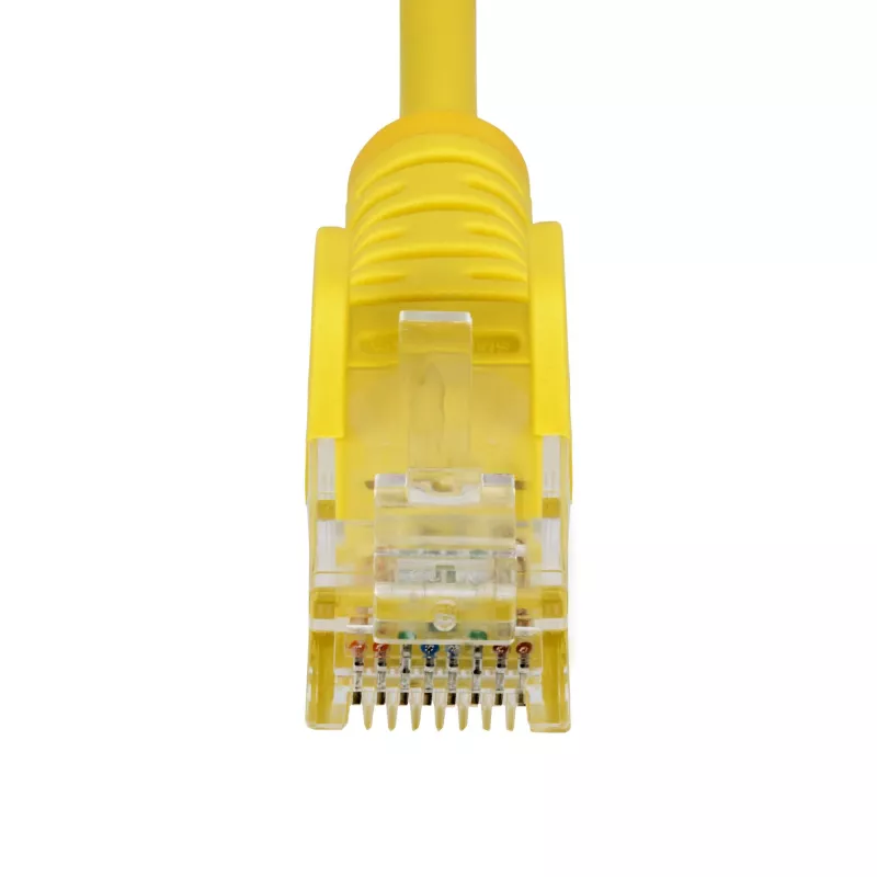 StarTech.com 2,5 m geltonas plonas CAT6 eterneto kabelis, be užkabinimų, 100 W PoE, UTP, LSZH, 28AWG gryno vario gyslos, plonas RJ45 tinklo komutacinis kabelis su įtempimo sumažinimais, individualiai testuotas