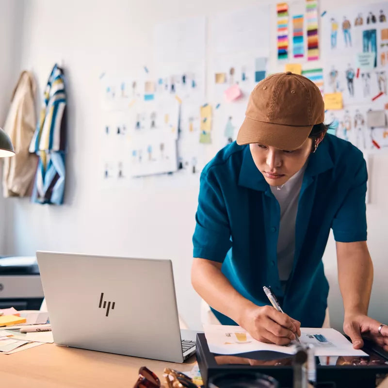 HP Pavilion Plus 14-ew1006na Intel Core Ultra 5 125H Nešiojamasis kompiuteris 35,6 cm (14 colių) WQXGA 16 GB LPDDR5x-SDRAM 512 GB SSD Wi-Fi 6E (802.11ax) Windows 11 Home AI PC Sidabrinė (atnaujinta prekė)
