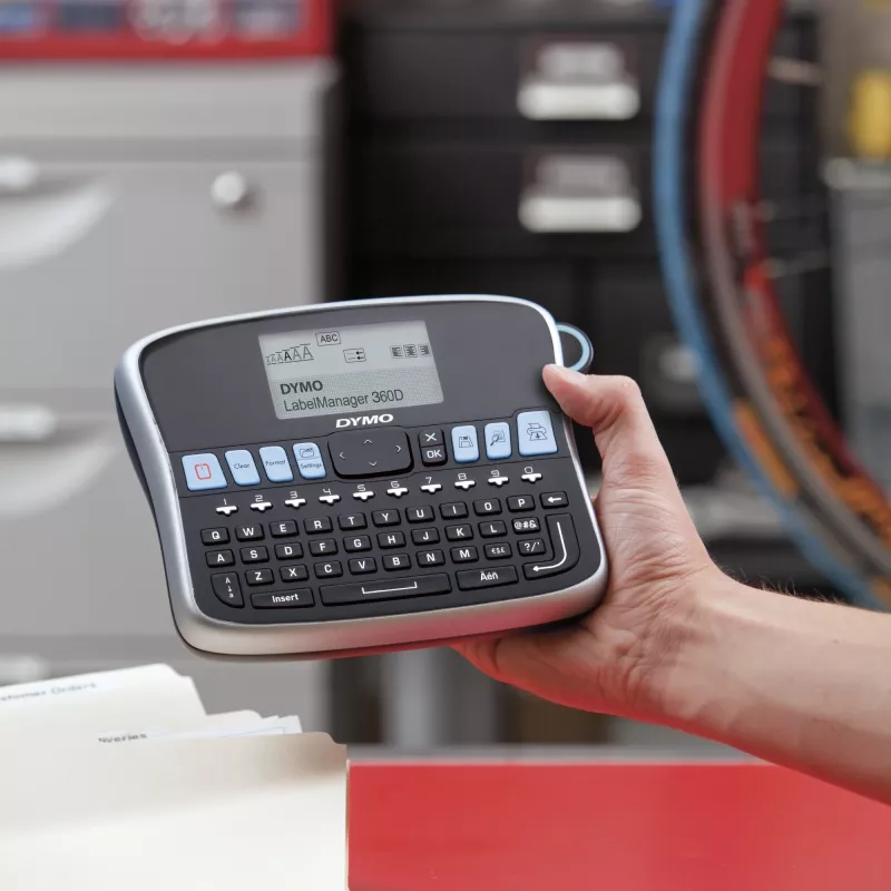 DYMO LabelManager stalinis etikečių spausdintuvas | 360D įkraunamas rankinis etikečių spausdintuvasPaprasta naudotiVienu prisilietimu valdomi išmanieji klavišaiQWERTY klaviatūraDidelis ekranas | Namų ir biuro organizavimui
