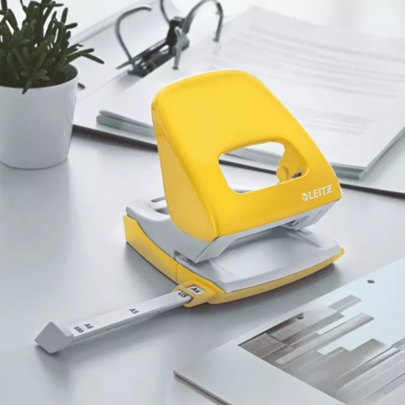 Leitz NeXXt Hole Punch WOW 5008 Metal 2-hole / 30sheets, 30 sheets, Geltona, Metal, 8 cm, 5.5 mm, A4, A5, A6, Folio, US-Quart, 8 x 8 x 8 cm