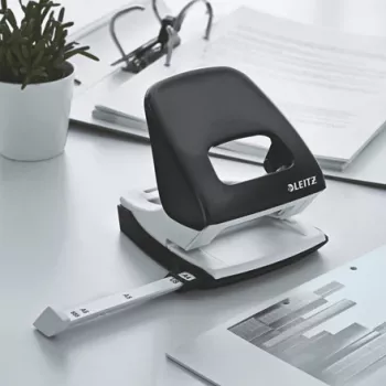 Leitz skylamušis WOW 5008 metalinis 2 skylėms / 30 lapų, 30 lapų, Juoda, Balta, Metalas, 8 cm, 5,5 mm, A4, A5, A6, Folio, US-Quart, 8 x 8 x 8 cm