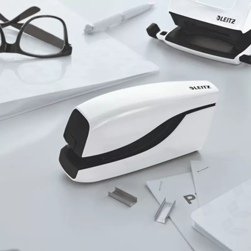 Leitz NeXXt segiklis su baterija WOW 5566, 10 lapų, priekinis įdėjimas, 1 cm, plastikinis, baltas, baterija