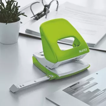 Leitz skylamušis WOW 5008 metalinis 2 skylėms / 30 lapų, 30 lapų, Žalias, Metalas, Plastikas, 8 cm, 5,5 mm, A4, A5, A6, Folio, US-Quart, 8 x 8 x 8 cm