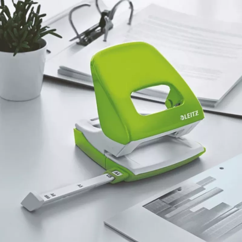 Leitz skylamušis WOW 5008 metalinis 2 skylėms / 30 lapų, 30 lapų, Žalias, Metalas, Plastikas, 8 cm, 5,5 mm, A4, A5, A6, Folio, US-Quart, 8 x 8 x 8 cm