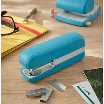 Leitz Cosy segiklis 30 lapų, 30 lapų, Mėlynas, Standartinis sąvaržėlės tipas, 26/6, Metalas, Plastikas, 80 g/m²