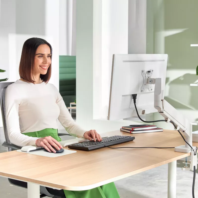 Leitz Ergo vietą taupanti vieno monitoriaus svirtis, spaustuvas/praėjimo anga, 9 kg, 43,2 cm (17 coliai), 81,3 cm (32 coliai), 100 x 100 mm, pilka