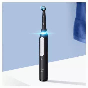 Oral-B iO 4 suaugusiųjų rotacinis dantų šepetėlis juodas