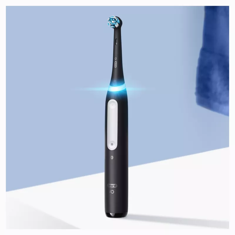 Oral-B iO 4 suaugusiųjų rotacinis dantų šepetėlis juodas