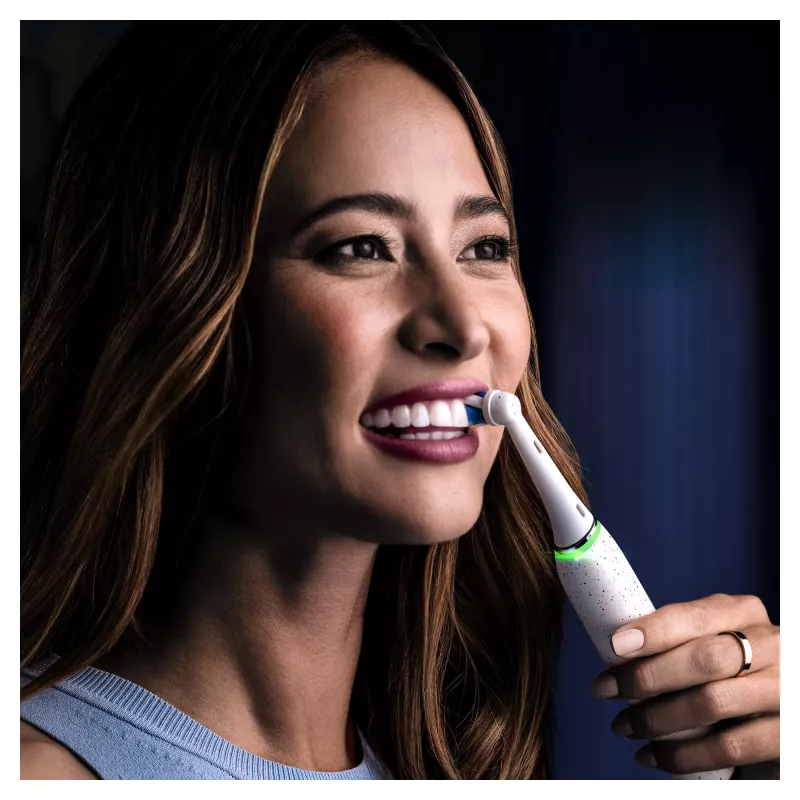 Oral-B iO Series 10 suaugusiųjų rotacinis-osciliuojantis dantų šepetėlis baltas