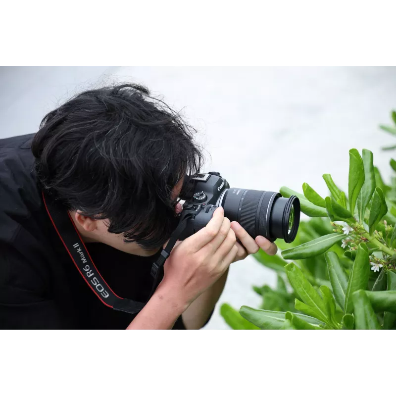 Canon RF 28-70 mm f2.8 IS STM MILC standartinis priartinantis objektyvas, juodas