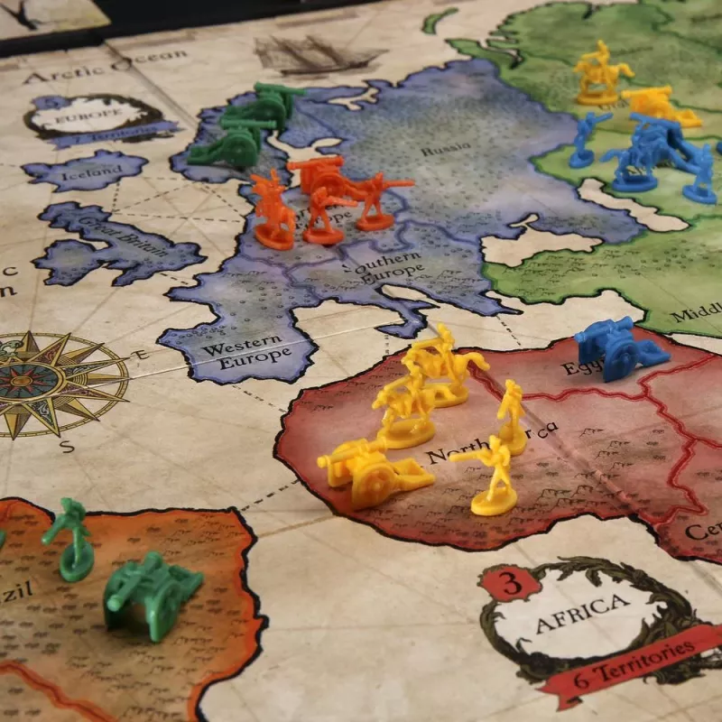 Stalo žaidimas Hasbro Gaming Risk War Rekomenduojamas amžius 10 metų