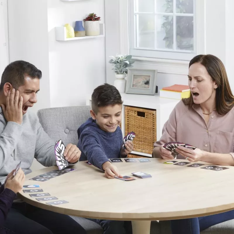 Hasbro Gaming F4205 5 Alive kortų žaidimas, kolekcionuojamas