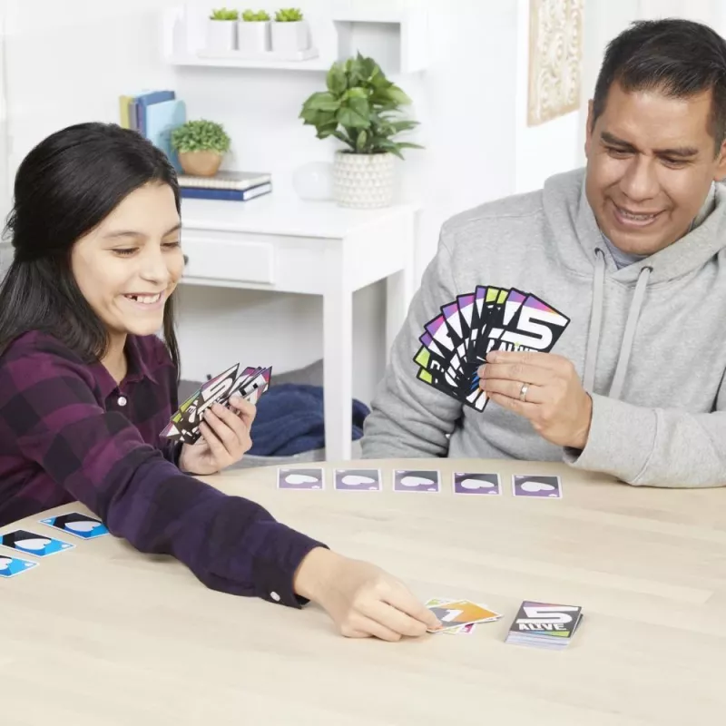 Hasbro Gaming F4205 5 Alive kortų žaidimas, kolekcionuojamas