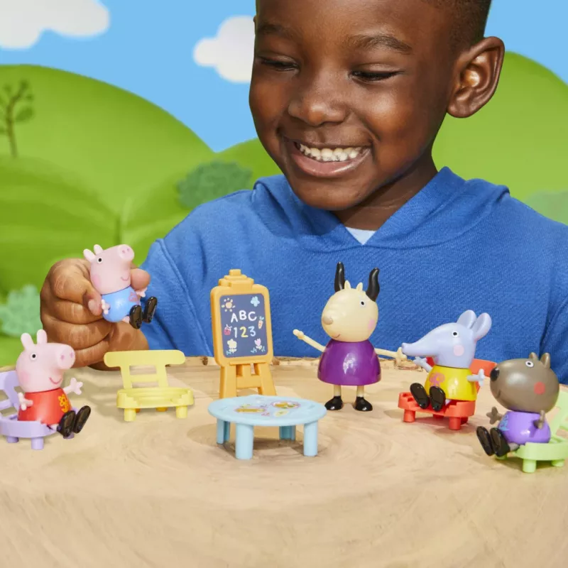 Hasbro Peppa Pig žaidimų grupės rinkinys su 5 figūrėlėmis ir 6 priedais, ikimokyklinio amžiaus žaislai mergaitėms ir berniukams nuo 3 metų