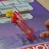 Monopoly Knockout šeimos vakarėlių žaidimas, greitai žaidžiami stalo žaidimai, amžius 8+, 2–8 žaidėjai, 20 min.