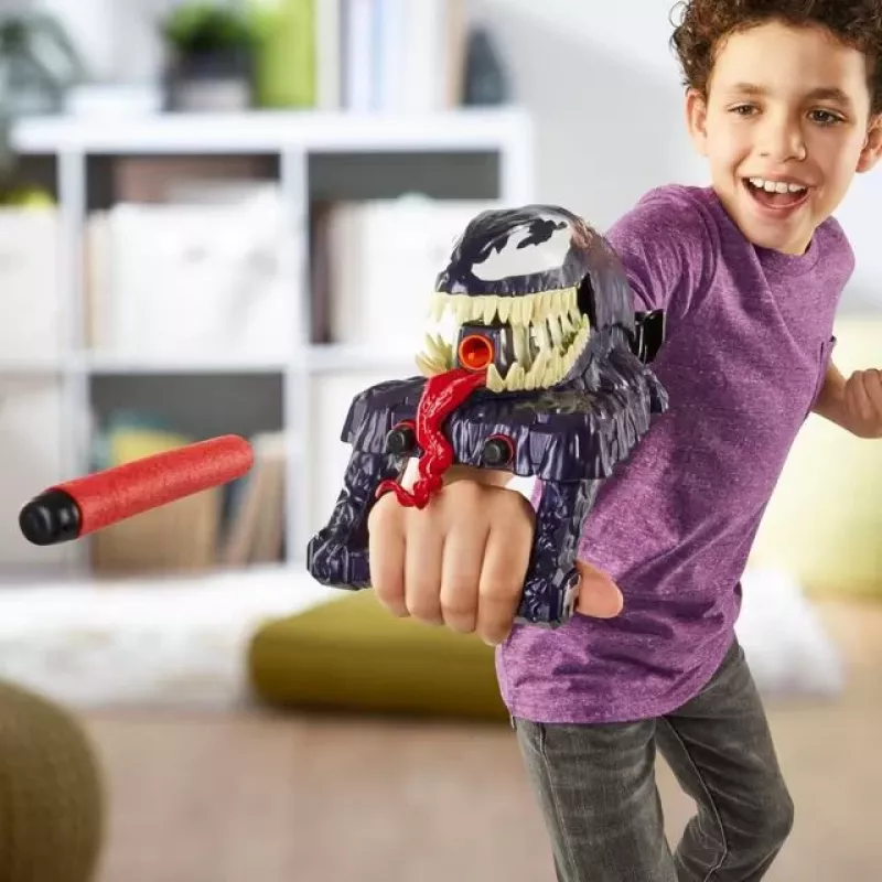 Žaislinis pirštinės tipo šaudyklė Hasbro Marvel Spider-Man Venom Strike Blaster Violetinė