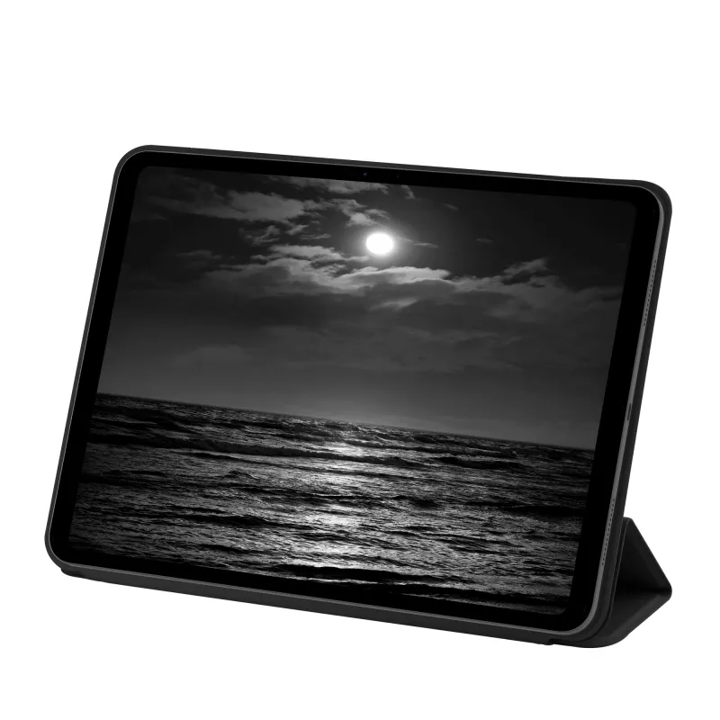 Flip case d bramante Avenida ICON for iPad Pro 13 inch (M5 2025 / M4 2024) — Midnight, stand mode, 0.43 kg