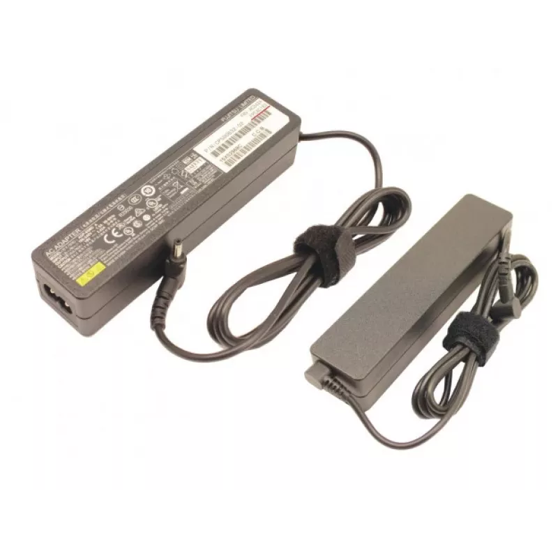 Fujitsu FUJ:FPCAC162 maitinimo adapteris / inverteris Juodas